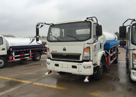 트럭 5를 뿌리기 - 도로 내뿜기를 위한 8CBM SINOTRUK HOWO 가벼운 의무 트럭 포좌