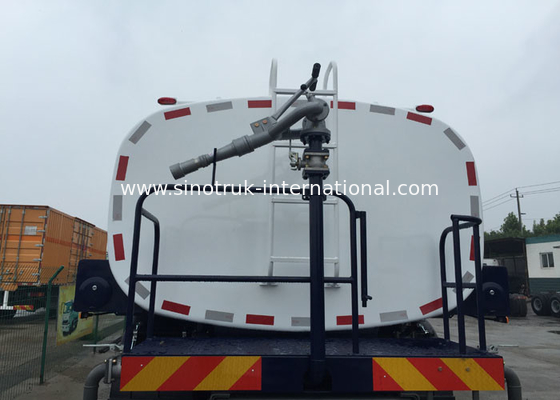 내부 반대로를 가진 SINOTRUK 20CBM 물 물뿌리개 트럭 - 부식 처리