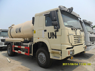 SINOTRUK HOWO 하수 오물 흡입 트럭 10000L LHD 4X2의 액체 폐기물 트럭