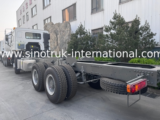 SINOTRUK HOWO 트럭 차시 SINOTRUK 엔진371HP 6 × 4 RHD 경고등으로 사용된 덤프 트럭 화물 트럭 물 트럭