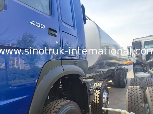 중량 HOWO 8*4 400HP LHD 연료 트럭 40CBM 장거리 연료 유통용 듀얼 탱크 시스템
