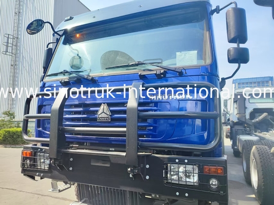 중량 HOWO 8*4 400HP LHD 연료 트럭 40CBM 장거리 연료 유통용 듀얼 탱크 시스템