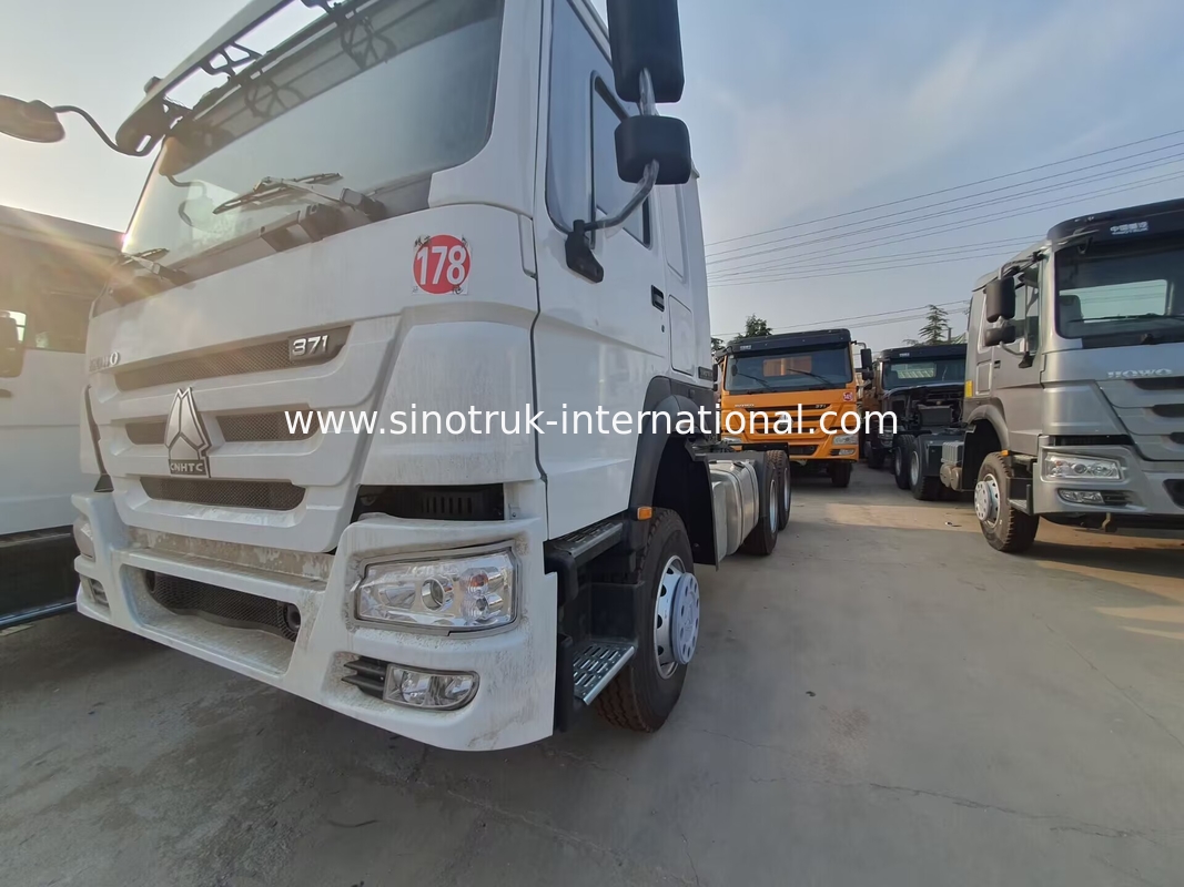 HOWO A7 사용 된 트랙터 트럭 LHD 6X4 유로 2 371 HP 전력 보조 수압 스티어링 흰색