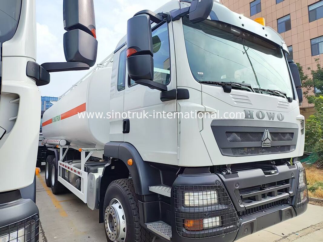 흰 HOWO TX 6×4 연료 운송 트럭 336HP 25CBM 연료 탱크, 안정적인 운송 성능