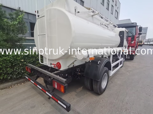 SINOTRUK HOWO 4X2 6 바퀴 오일 탱크 트럭 5-6CBM 유동 미터와 함께 단일 칸